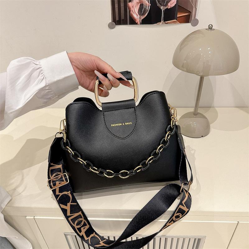 

Simple oil wax leather fashionable new shoulder bag women s wide shoulder strap large capacity commuting retro casual messenger bag чёрный