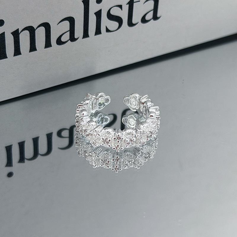 Leichter Luxus Wunderschöner Voll-Diamant Hohl Retro Graviert Offener Ring Geometrisches Muster Stapelbar Tragen Nische High-End Ring Frau