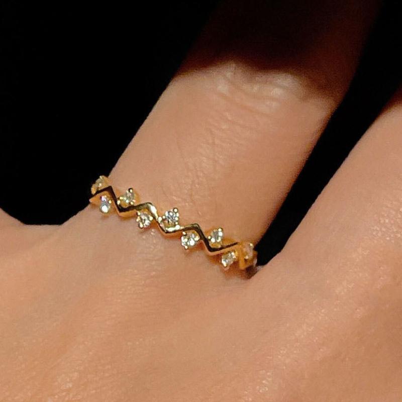 Nowość w Charm inkrustacja Minimalistyczna Fala Pęknięty Diament Ultra Cienkie pierścionki dla kobiet Styl Stackingowy Pierścionek Nadaje się do Codziennej Biżuterii Prezent