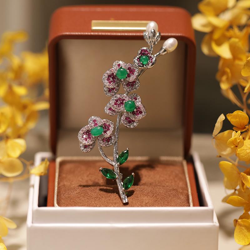 Lingxin Jewelry Plum Blossom Brooch with Freshwater Pearl & Green Agate - Live Stream Favorite & Commemorative Gift