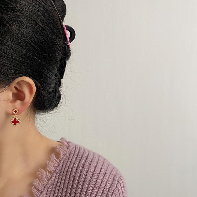 New Fashion Senior Design Sense Four-leaf Clover Earrings Flowers Delicate Small Fresh Classic Female Sweet Earrings