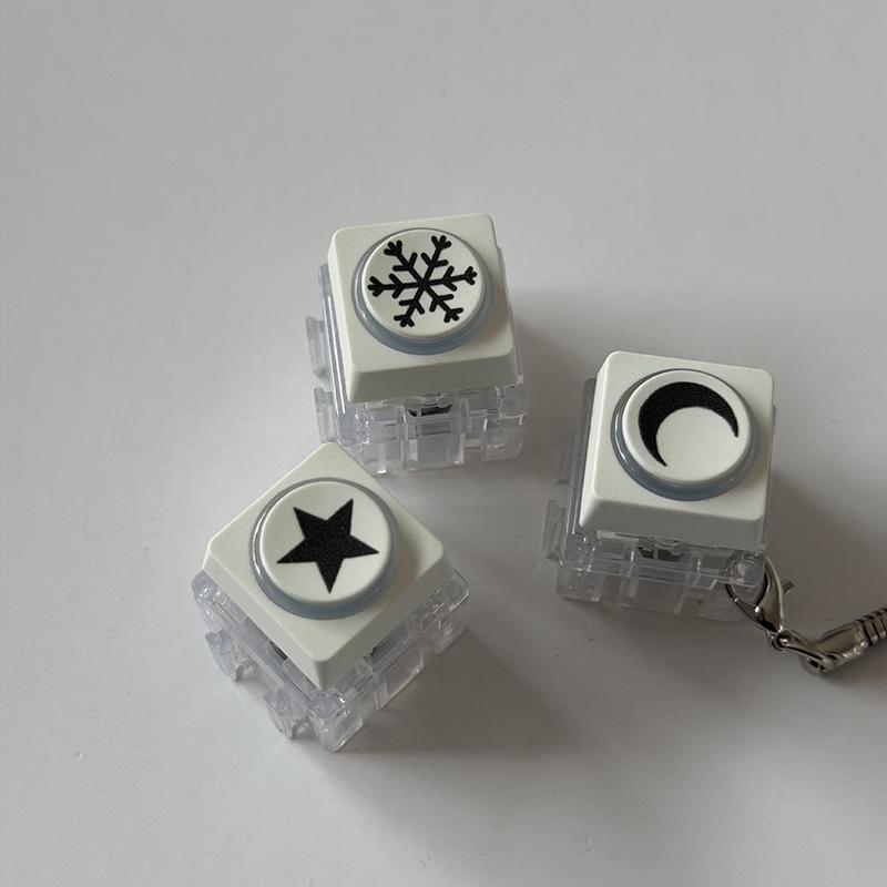 Funny Assembleable Star Moon Key Chain Keyboard Stress Relief Button Keycap Clicker Keychain Keyboard Keychain Finger Toys
