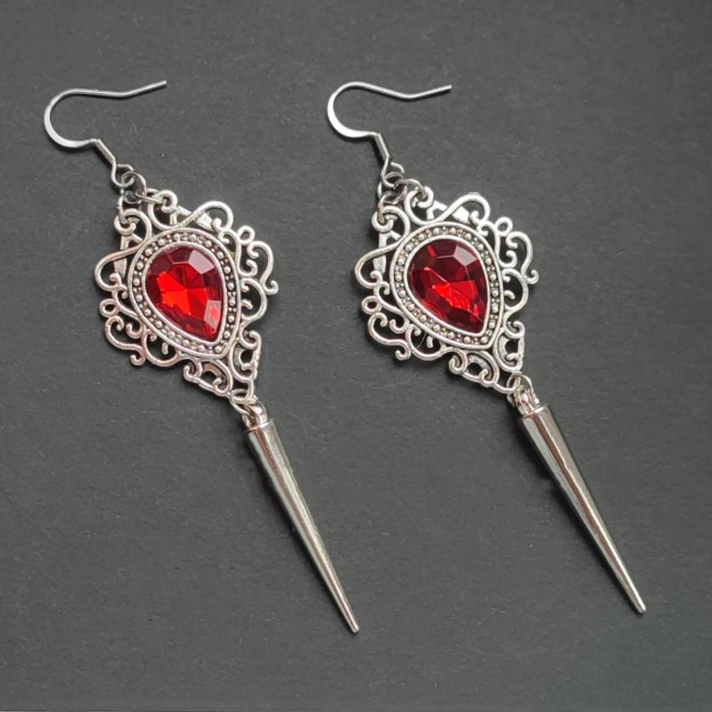 Teardrop-shap Baroque Hollowed-out Lacework Red Rhinestone Long Rivet Dangle Earrings for Women Halloween Vampire Bride Jewelry