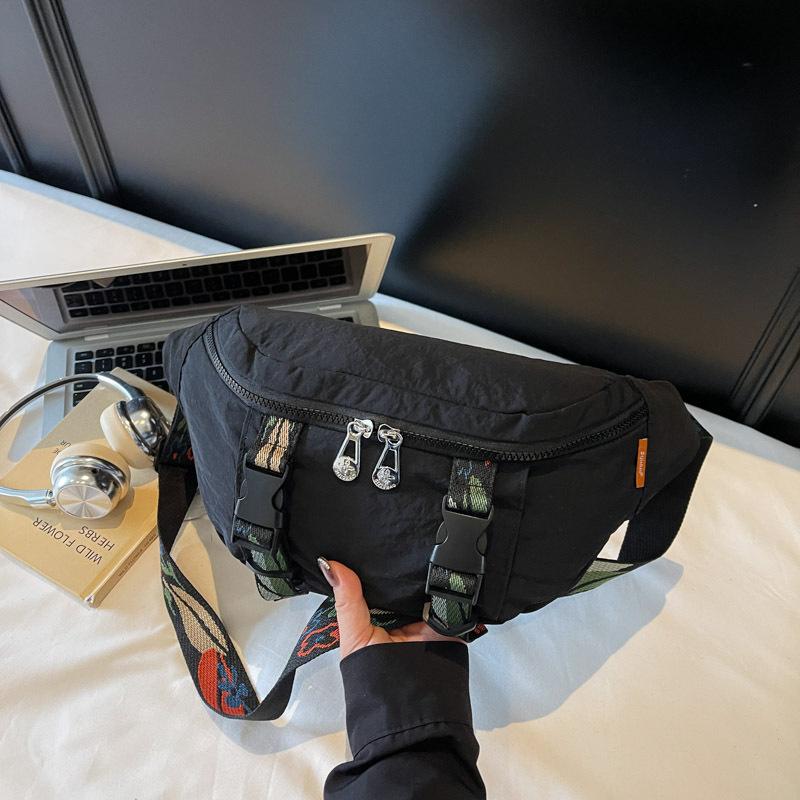 Popular Breast Bag Women's New Fashion Sports Lightweight Messenger Bag Casual Versatile Shoulder Bag