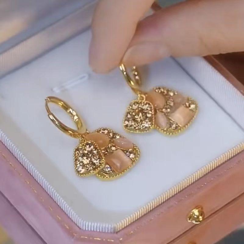 New temperament square earrings with fashionable, elegant and atmospheric design, ear buckle