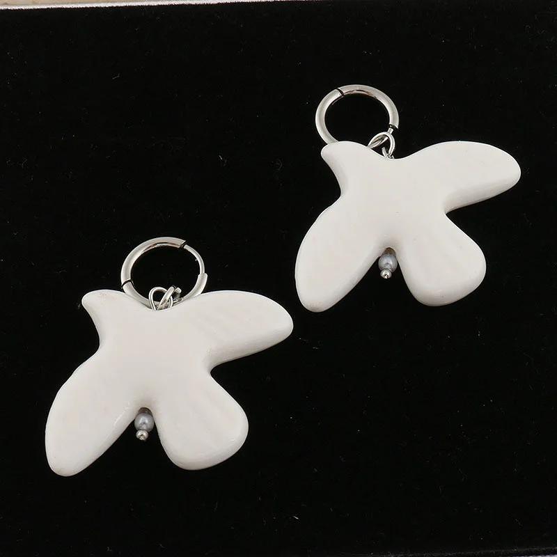 

Metal Geometric Round Ear Hoop White Peace Dove Earrings for Women European American Style Personality Pigeon білий