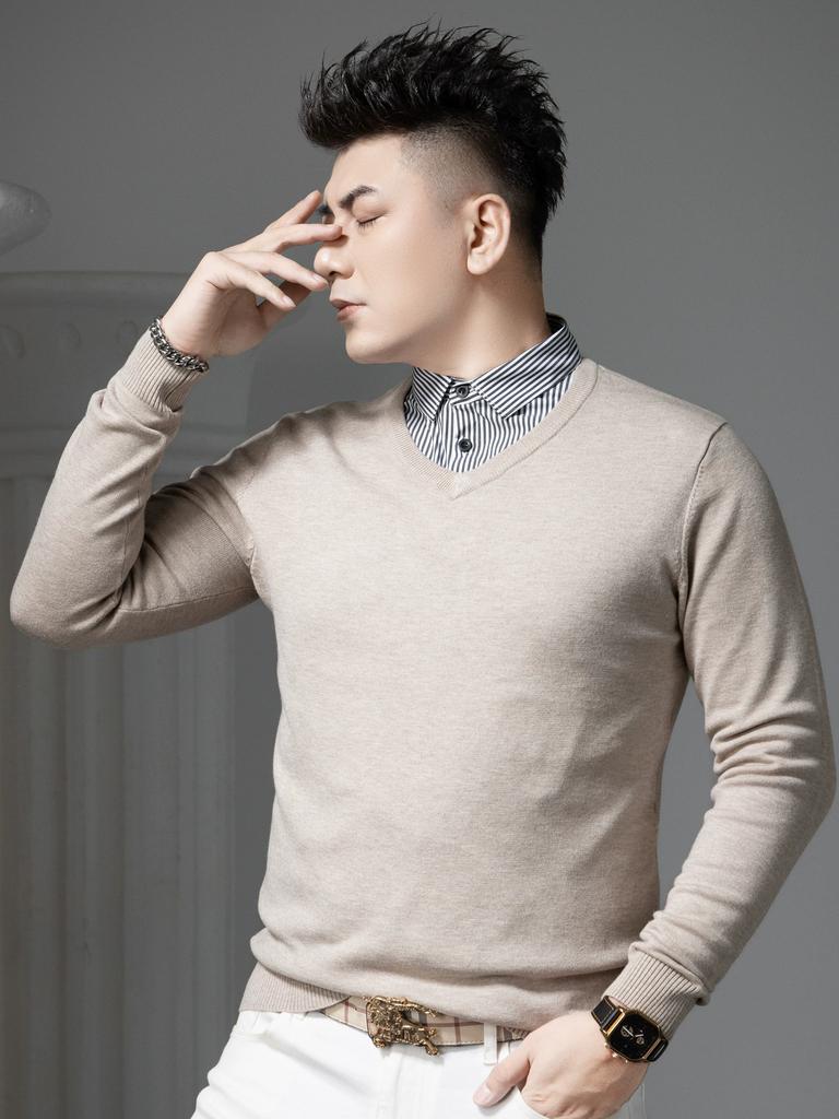 European Trendy Brand V-Neck Fake Two-Piece Sweater for Men, 2025 Autumn and Winter New Solid Color Knitwear, Warm Knitted Sweater