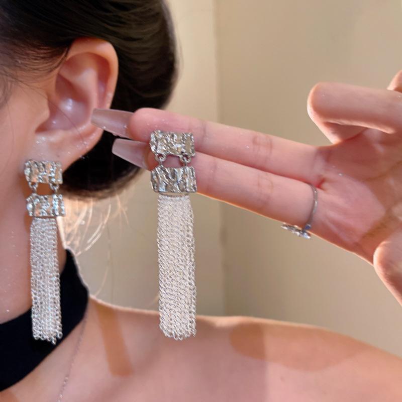

European and American silver chain fringed earrings women s design sense high-end stud earrings new unique long earrings