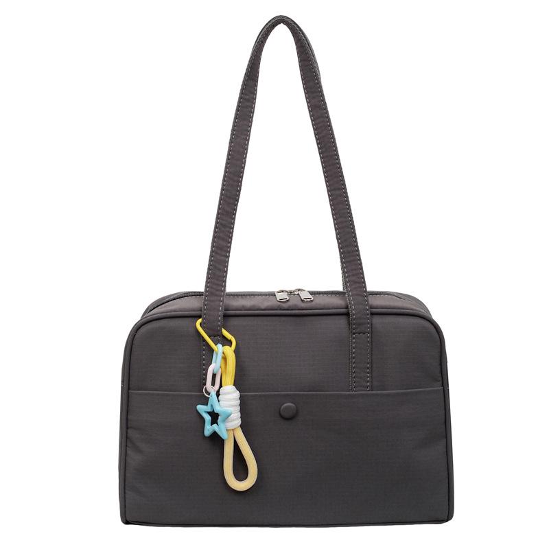 

Korean version of simple large-capacity retro portable pillow bag women s 2025 new high-end texture foreign style shoulder armpit bag чёрный