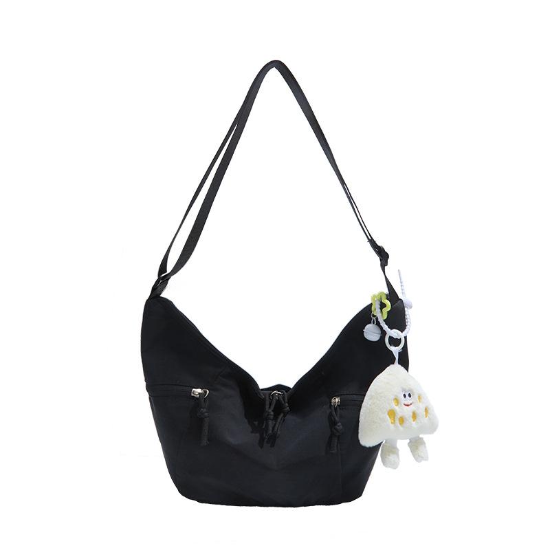 

Anti-splashing big bag women s 2025 new fashion versatile sports and leisure messenger bag large capacity shoulder dumpling bag Without pendant чёрный