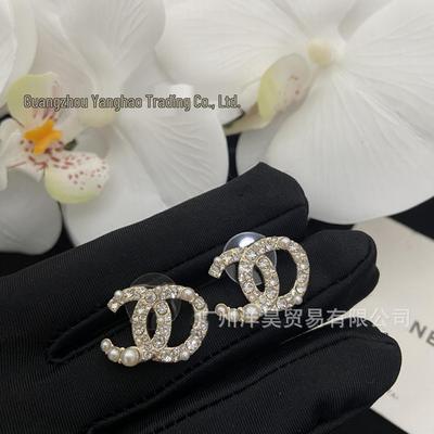 Orecchini a Bottone Seiko di Alta Qualità con Perla Doppia C e Diamanti per Donna