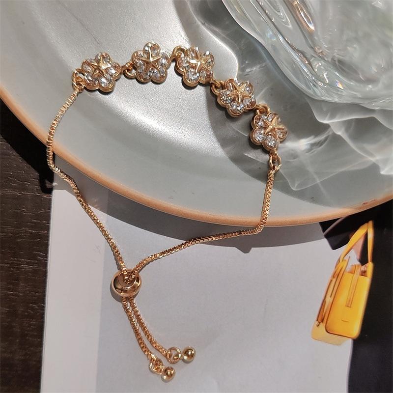 Elegant Fashionable Minimalist Flower Bracelet золотой