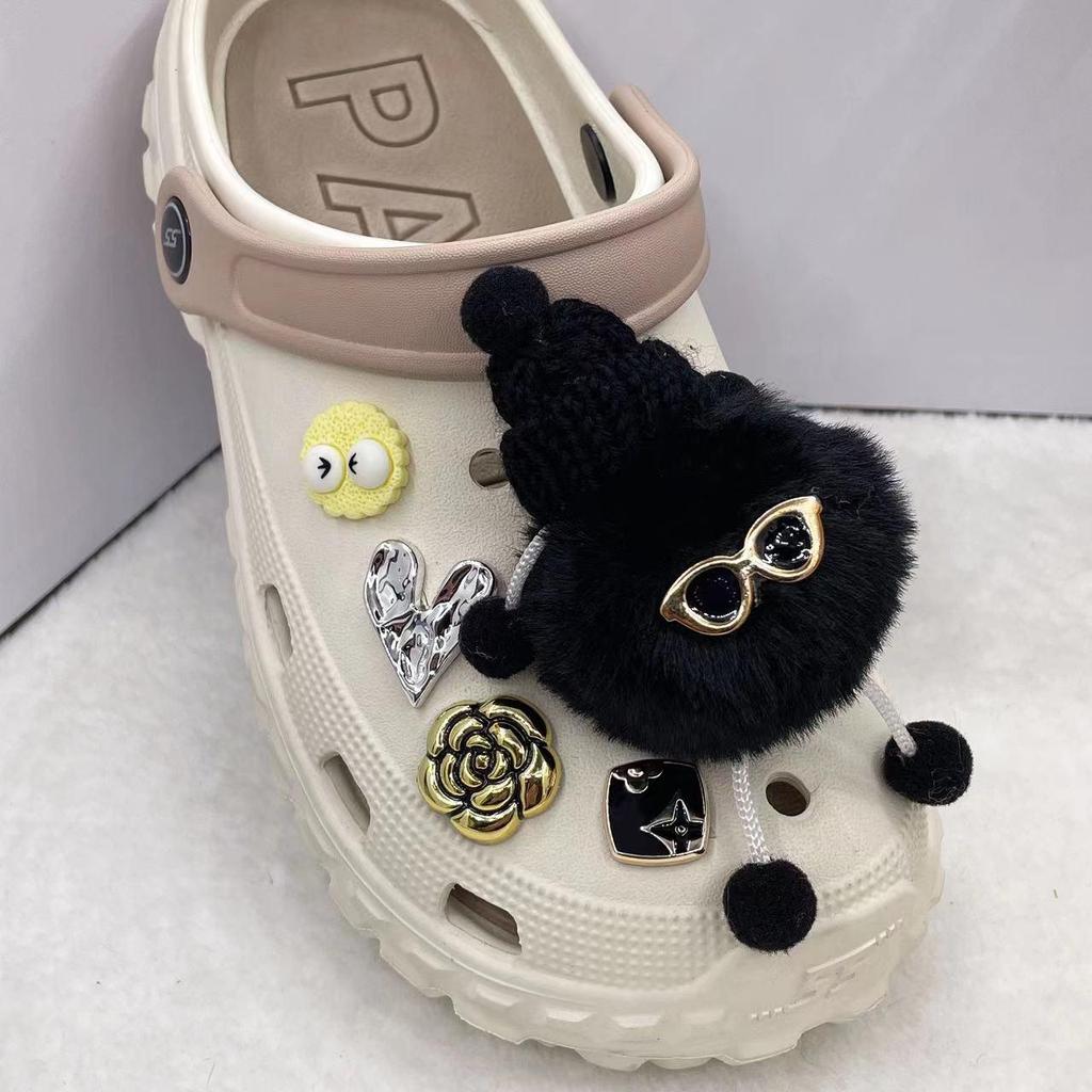 Trendy Plyšová Pompomová Dekorace na Dřeváky - Odnímatelné Pryskyřičné Doplňky Spon na Boty