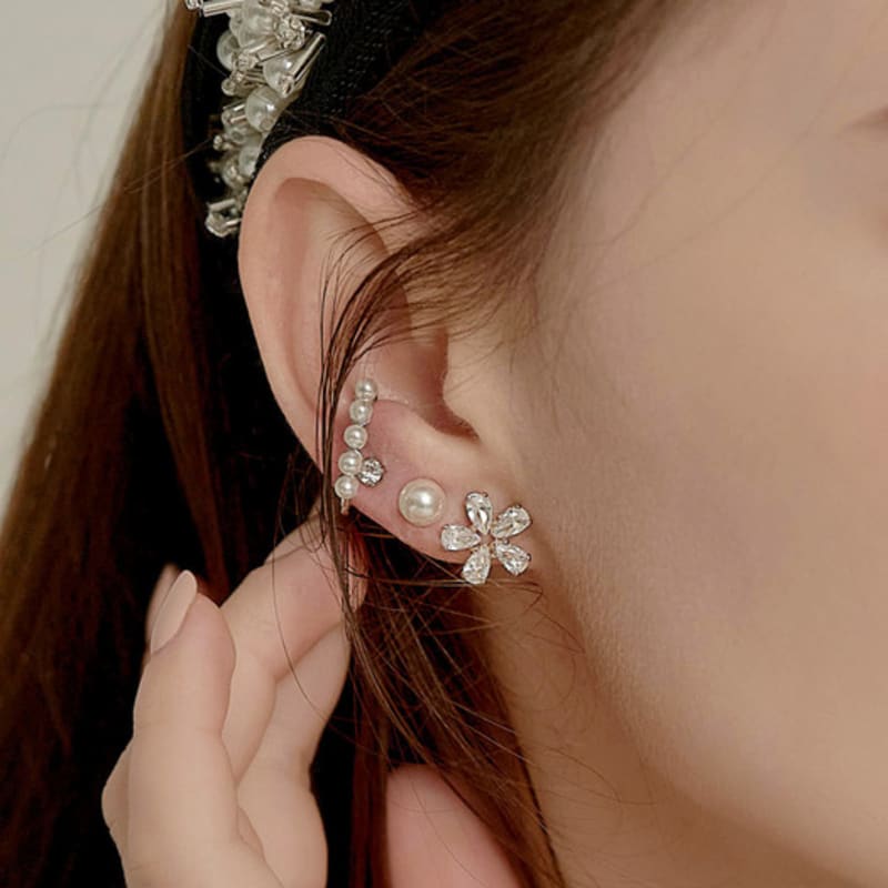 BESTY Blooming Drop Earrings