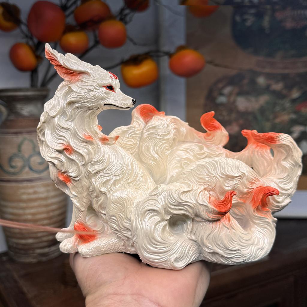 Nine Tailed Foxes Ornament Hand-Painted Resin Craft Ornament Lucky Feng Shui Decor in Buddhist Temples Chinese Living Room Decor