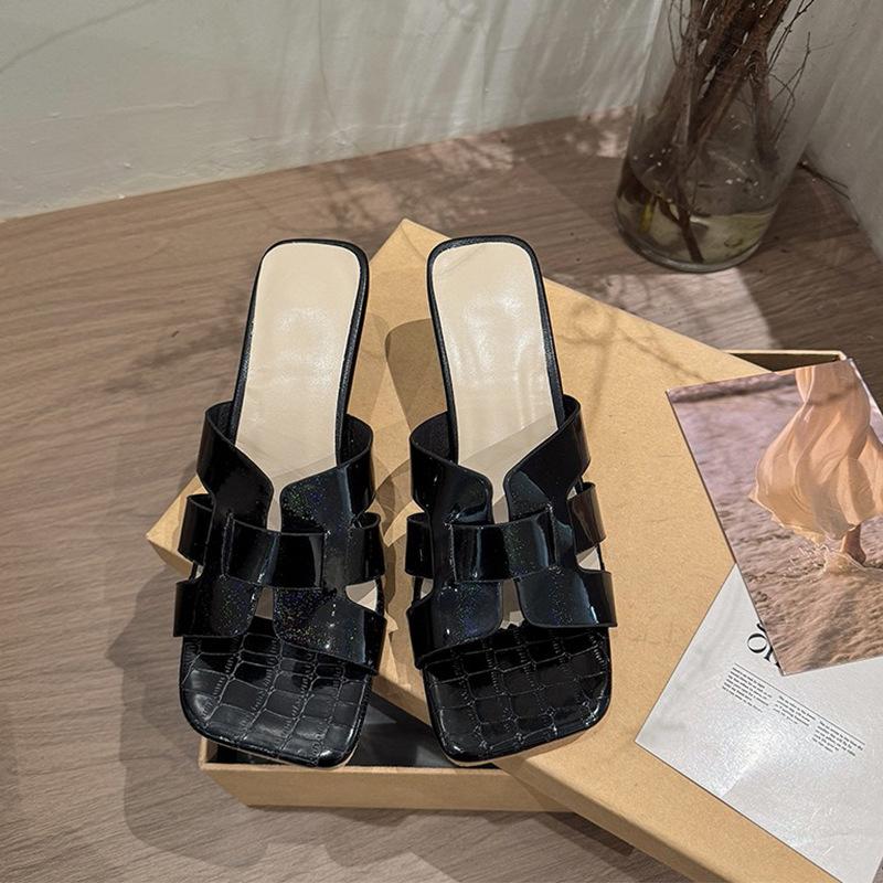 

Тапочки женские носят модные уличные летние женские 2025 новые на высоком каблуке педаль римские крутые тапочки женские 42 чёрный