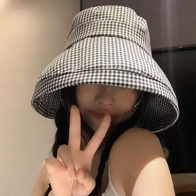 

Large Brimmed Black&White Checkered Fisherman Hat For Women Summer Outdoor Sun Protection Foldable Sun Hat Shrink Strap Hat чорний