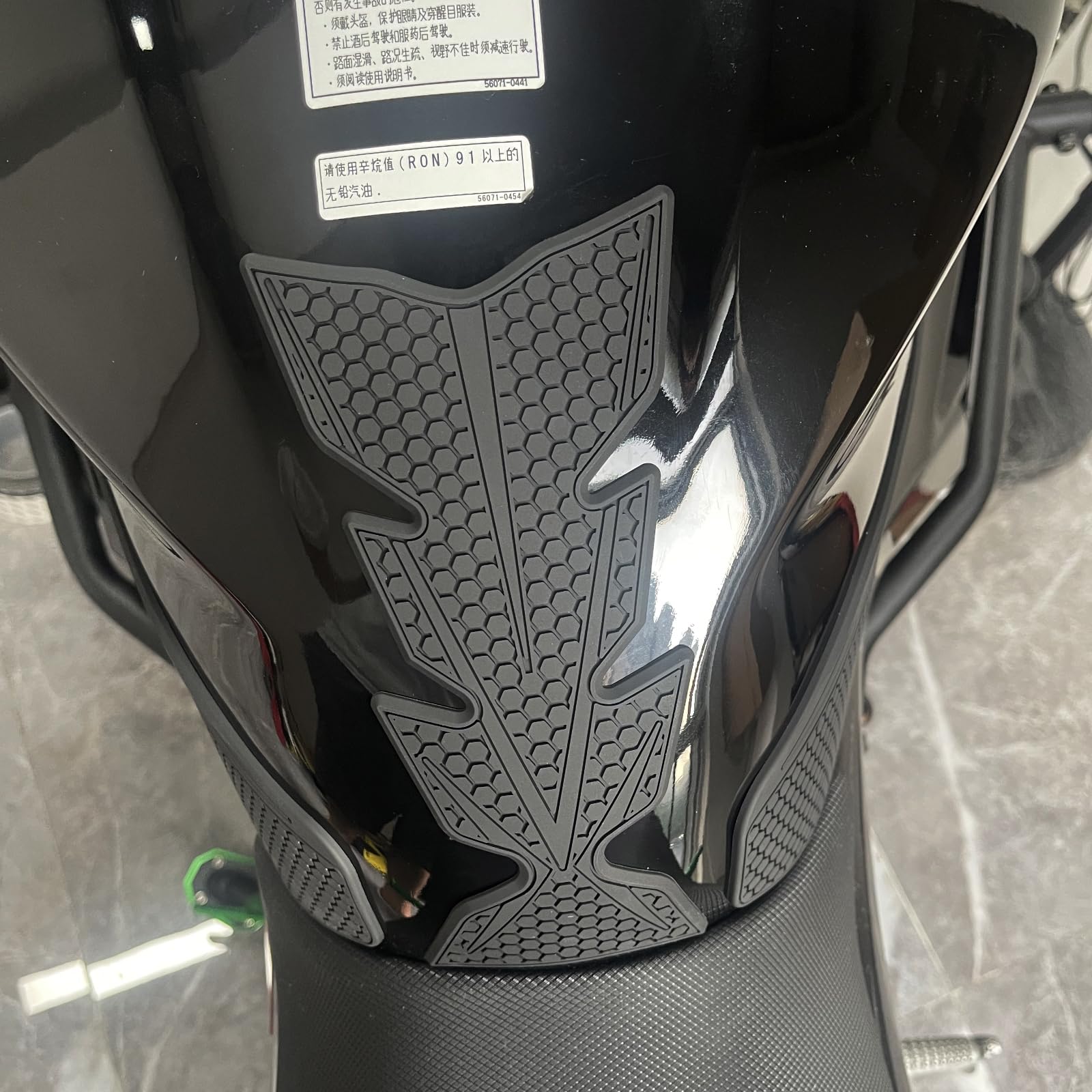 BYEMTTY 3D Тракпад на бак для Ninja 400 (2018-2024 гг.), Ниндзя 250 (2019-2024 гг.), Z250 (2019-2024 гг.), и Z400 (2018-2024 гг.) Бак Pad (черный)