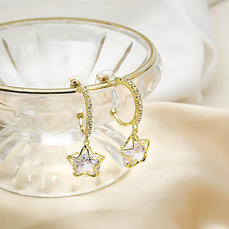 Premium Sense Cold Exaggerated Metal Pleated Geometric Earrings, Personalized Retro French Flower Peach Heart Earrings