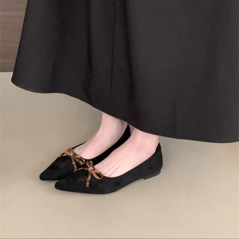 

Весна Новые Туфли-балетки Женские Остроносые С мелким вырезом Замшевые С бантом-бабочкой Мягкая подошва Противоскользящие Износостойкие Одинарные туфли 35 чёрный