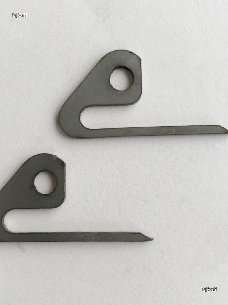 Weifang Automatic Yuanbao Machine Replacement Parts: Corner Steel Wire with Small Rubber Wheels for Dual-Side Turning.