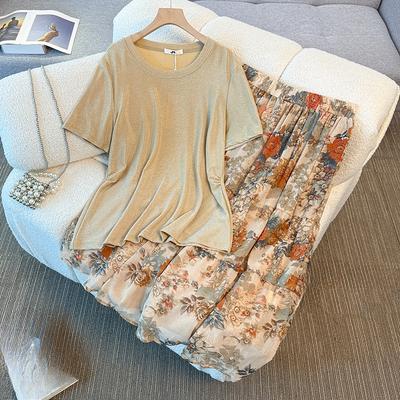 A Two-piece Set of Large-sized Women's Summer Fashion Pleated T-shirt and High-waisted A-line Floral Skirt