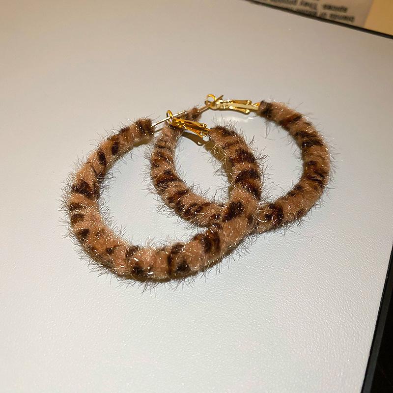 European and American retro autumn and winter geometric leather leopard print earrings light luxury stud earrings personality temperament earrings