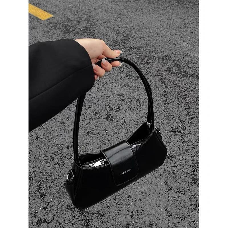 French Niche Design Crossbody Bag, Stylish and Fashionable for Casual Office Wear, Baguette Bag, Shoulder Bag