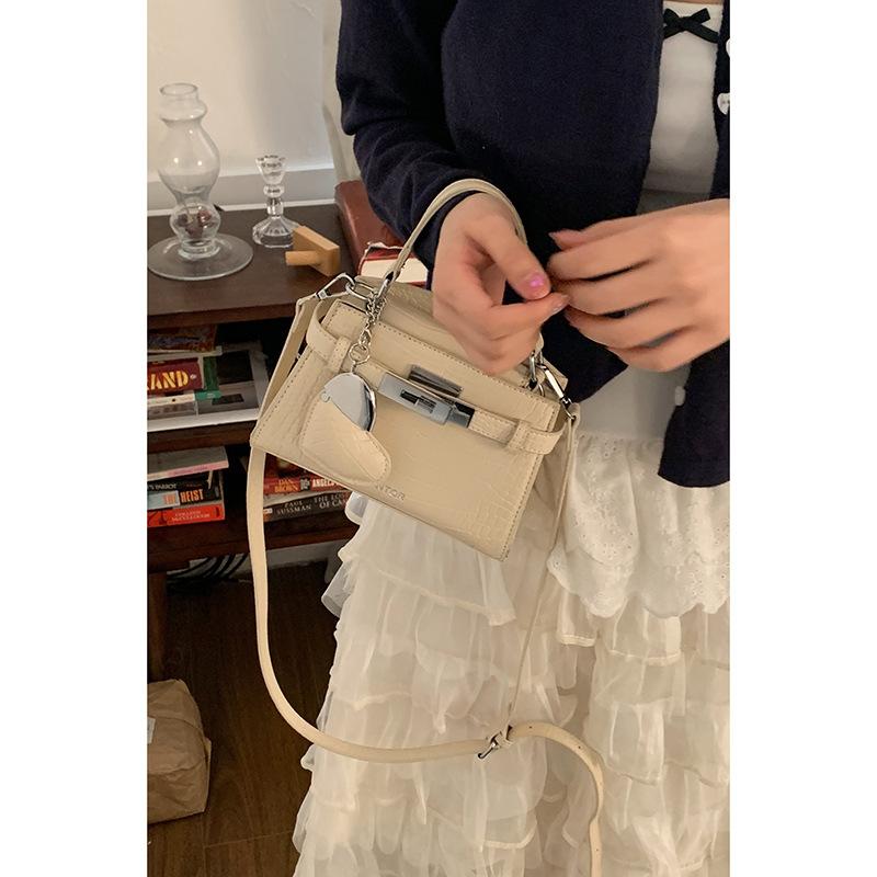 

Crocodile pattern portable Kelly bag women s new trendy fashion Korean small square bag versatile women s messenger bag белый