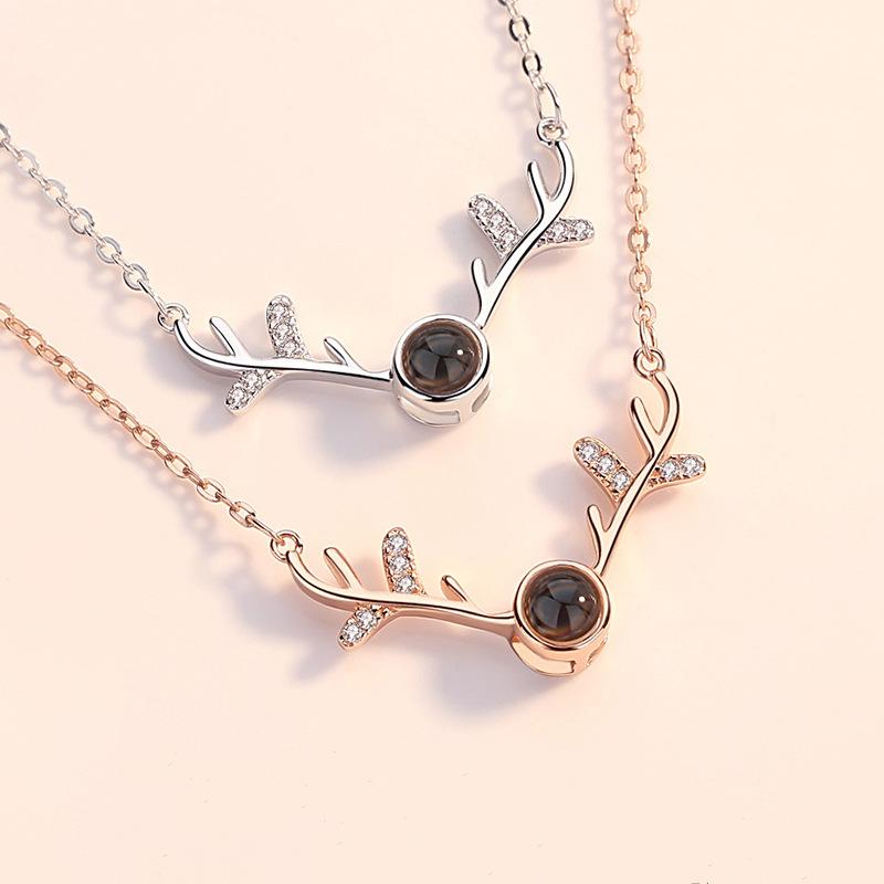 Voilà pour vous la simple chaîne de clavicule d'étudiante