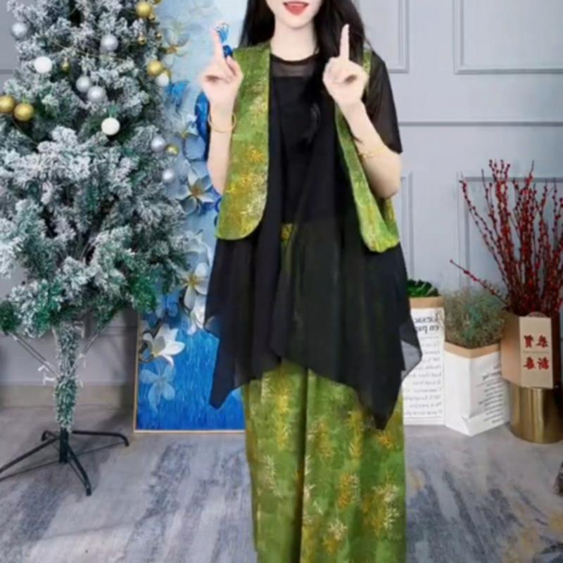Retro Jacquard Sleeveless Vest & Wide-Leg Pants Set in New Chinese Style for Middle-Aged Women.