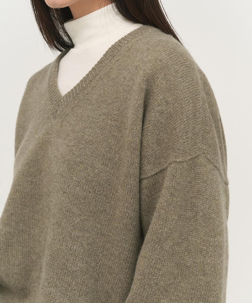 Leopeusaideuhwaiteulabel Whole Garment V Neck Knit Camping Green