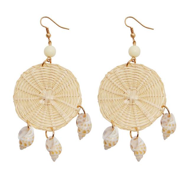 Pendientes de concha marina Zoshi para mujer, color dorado, modernos pendientes colgantes de concha de cauri de metal, joyería de playa de verano.