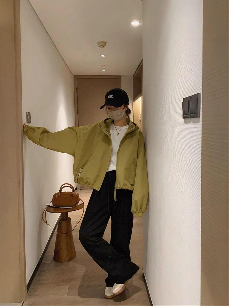 Women's 2025 Autumn College-Style Hooded Trench Coat: Loose, Casual, Windproof, and Cold-Proof.