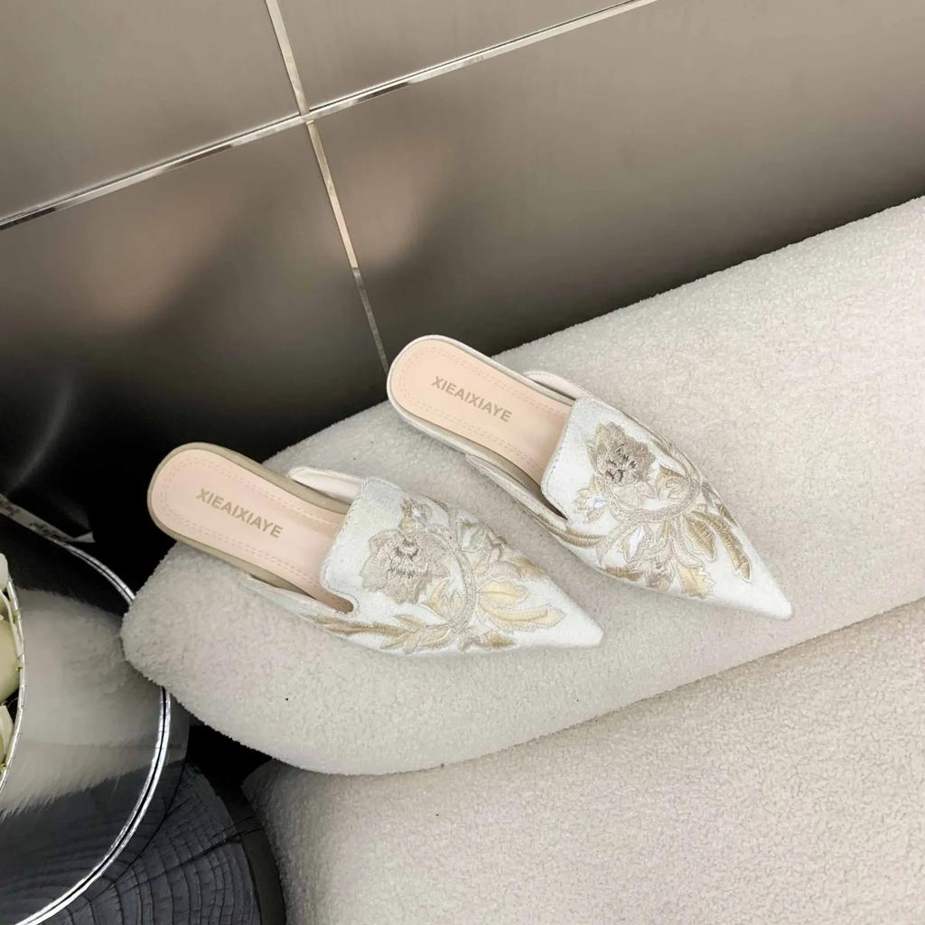 Fashion Women's Slippers and Ladies Sandals Embroidery Outside Slides Wholesale Cheap Liquidation Top Designs Pvc Shoe New Fashion Shoes
