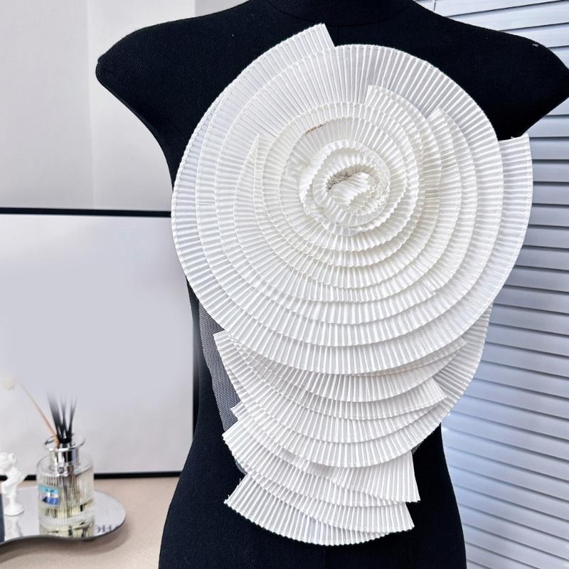 Fashionable Pleated Big Flower Lapel Pin Exaggerated Folded Flower Brooch for Dress and Shirt Women Breastpin Ornament