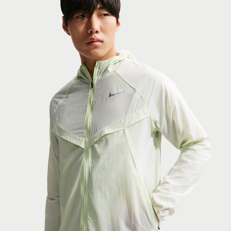 NIKE Men s HV4549 Hooded Woven Jacket 2XL