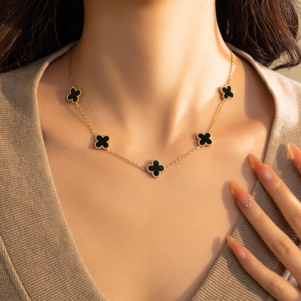 Halsband med fyrklöver för kvinnor, premiumkänsla, dubbelsidigt titanstål, ingen färgförlust, premiumkänsla, tröjkedja