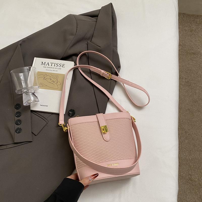 Hand carry fashion casual bucket bag women's 2025 new retro trend shoulder bag high-end women's bag