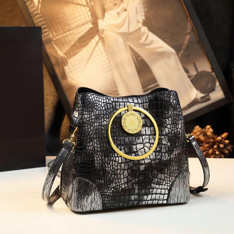 

New Fashion Women s One Shoulder Diagonal Straddle Handbag