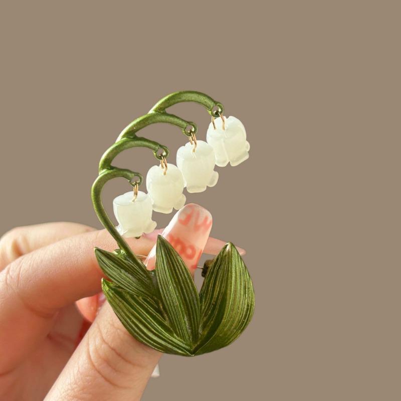Green Leaf Bell Flower Brooch for Women - High-end Fashion Accessory To Prevent Light Leakage and Keep Your Hair In Place.