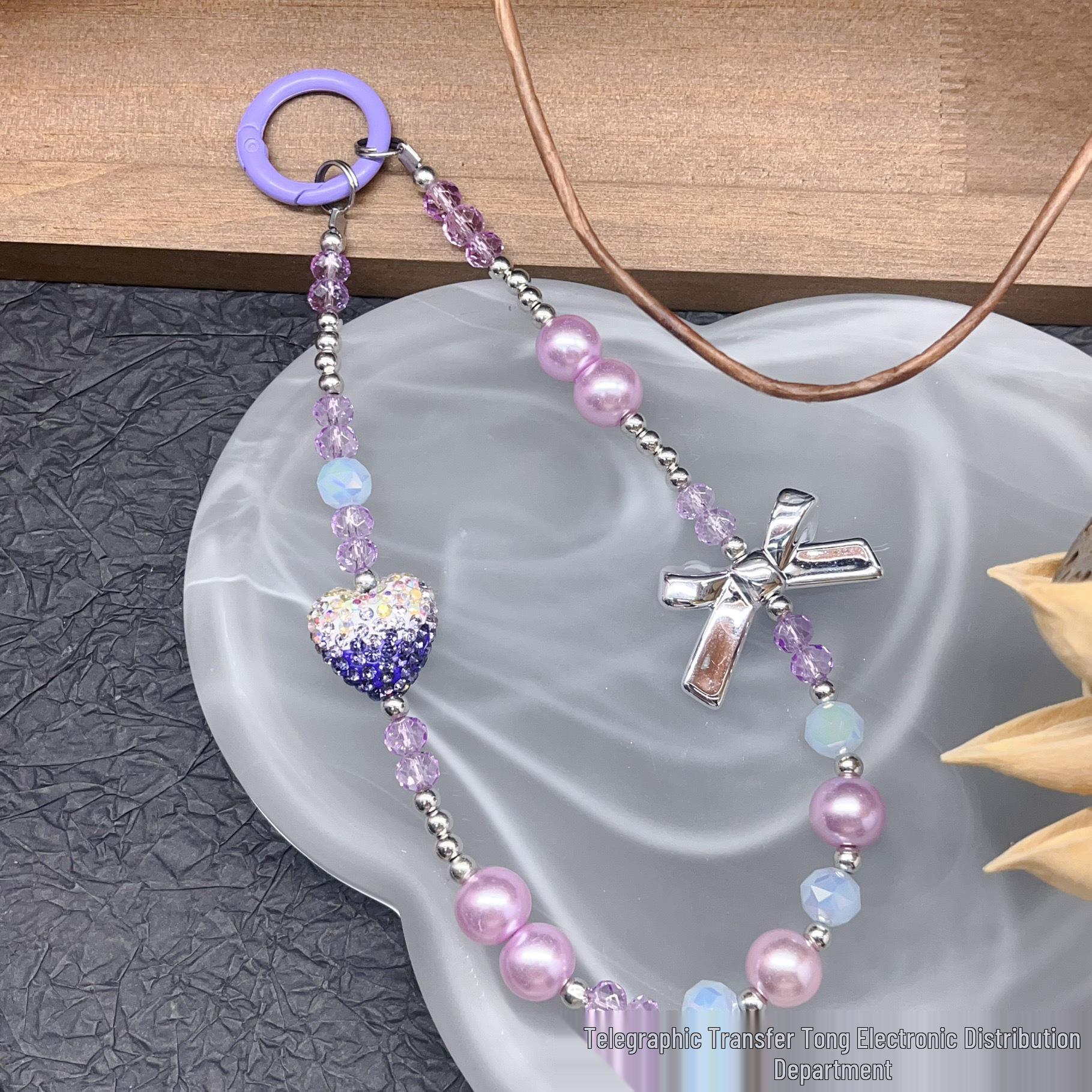 Цепочка для телефона и брелок-аксессуар  Сердце-бабочка со стразами и кристаллами  для женщин