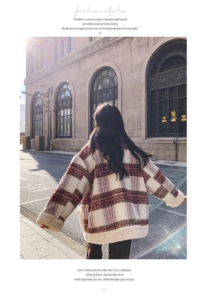 Petite Women's Retro Plaid Faux Lambswool Coat - Korean British Style for Autumn/Winter 2024