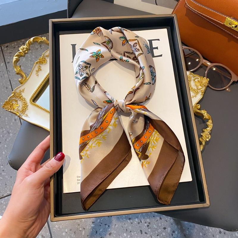 New silk scarf women's fashion versatile high-end small square scarf Korean version neck protection scarf spring and autumn retro scarf tied bag