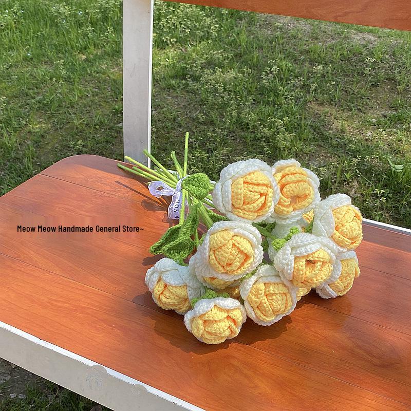 Buquê de Flores de Lã Tricotado à Mão: Ornamento de Rosa, Lírio, Girassol Presente