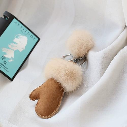 

Зимняя меховая подвеска, варежки из натуральной шерсти, мех норки, маленькие туфельки, подвеска для сумки, брелок для ключей автомобиля