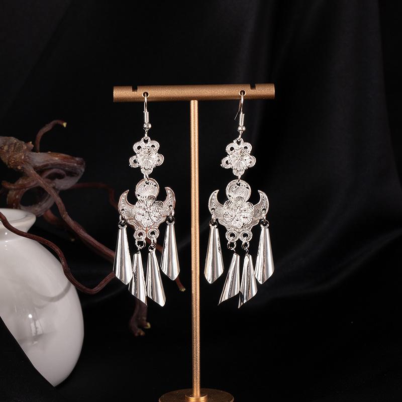 Vintage Imitation Miao Silver Ethnic Style Butterfly Earrings, High-End Bohemian Style Flower Earrings, Long Fringed Earrings.