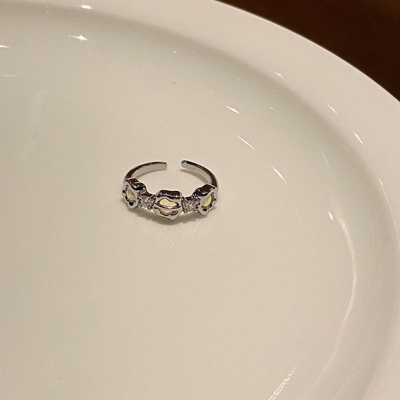 

Gorgeous Insinspired Heart Shaped Copper Ring With Adjustable Fit For Modern Style Womens