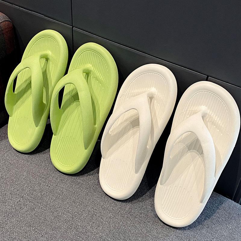 Non-slip pinch feet new women's bathroom men's couple slippers bathing outside wearing sandals summer thick-bottomed flip-flops beach