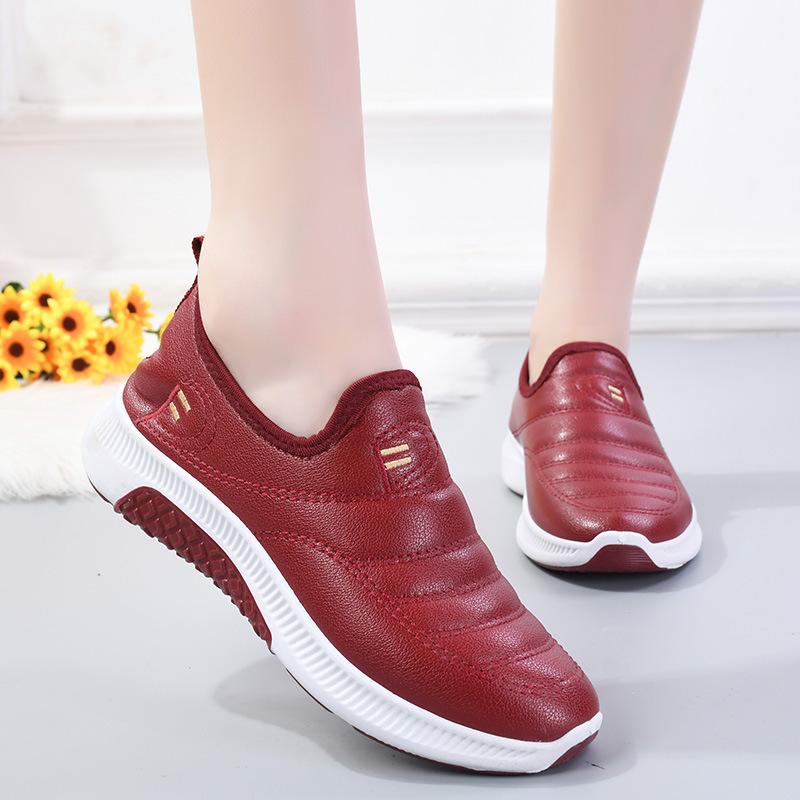 New winter old Beijing velvet women's cotton shoes thickened waterproof mother cotton shoes sports one-pedal leather short boots women